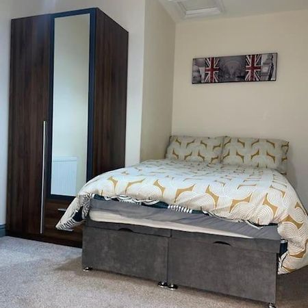 Modern 2 Bedroom Apartment In Derby City Centre Buitenkant foto
