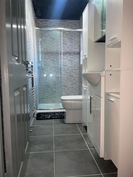 Modern 2 Bedroom Apartment In Derby City Centre Buitenkant foto